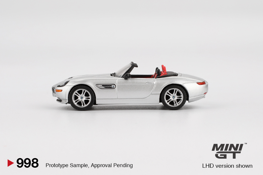 BMW Z8 2003 - stříbrná - 1:64 -Mini GT