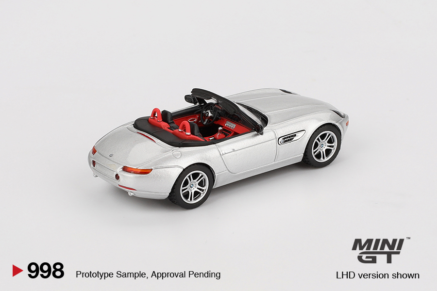 BMW Z8 2003 - stříbrná - 1:64 -Mini GT